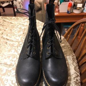 Dr. Martens Shriver Hi lace up combat Boots Size 10